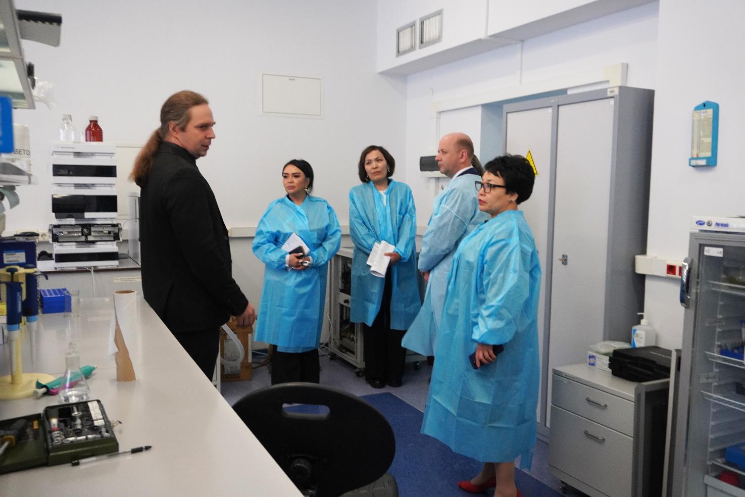 6B05101 «Биомедицина», 7M10112 «Биомедицина» және 7М05102 «Биолог-зерттеуші» білім беру бағдарламалары аккредиттеуден өтті.