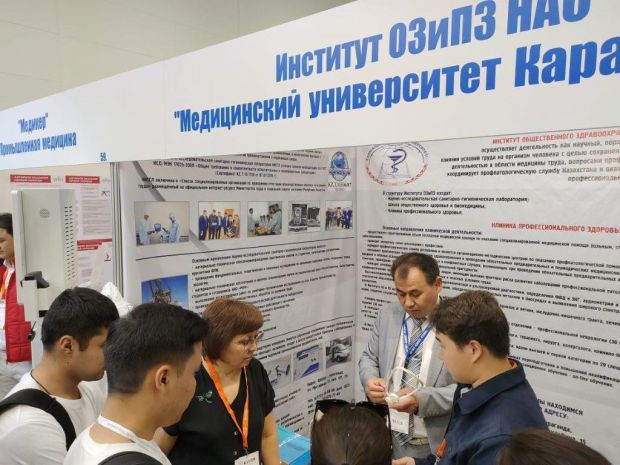 Көрмеде өз тәжірибелерімен және қызмет перспективаларымен бөлісті