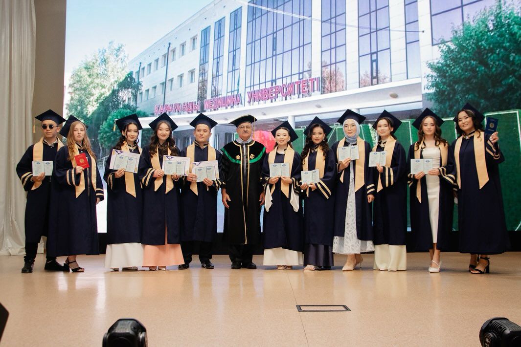 Торжественное вручение дипломов выпускникам Школы общественного здоровья