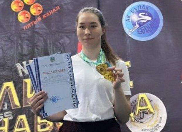 Қыздар армрестлингі