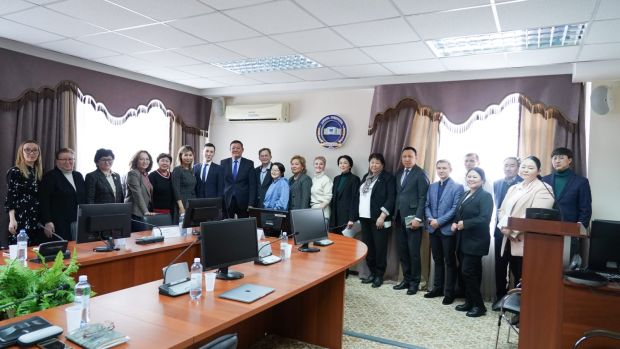 Дөңгелек үстел