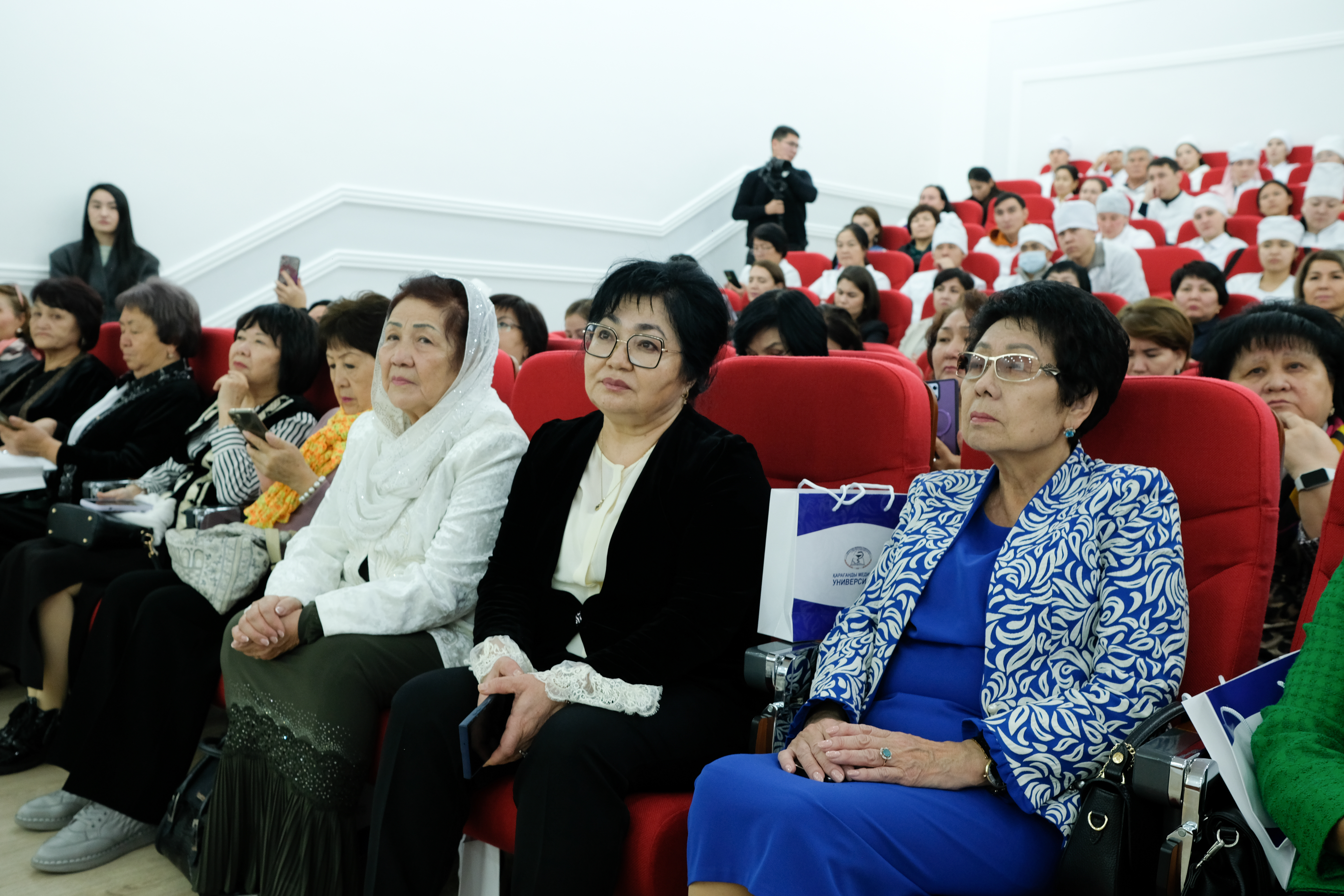 ҚМУ қабырғасында Қазақстан халқы Ассамблеясы Аналар кеңесінің «Нашақорлық-тұрақтылыққа төнген қатер» атты семинары өтті.  