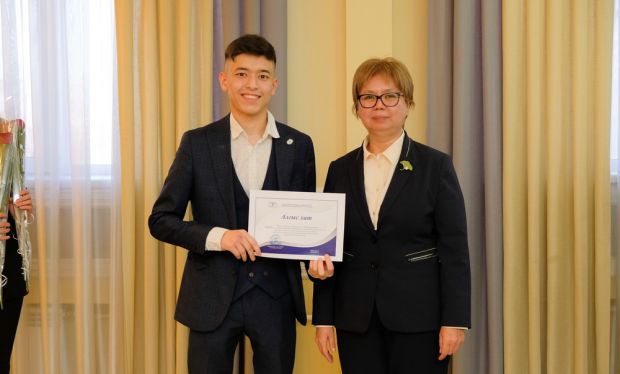 Медициналық кадрларды даярлауға, университеттің дамуына зор үлес қосқан әріптестер атап өтілді