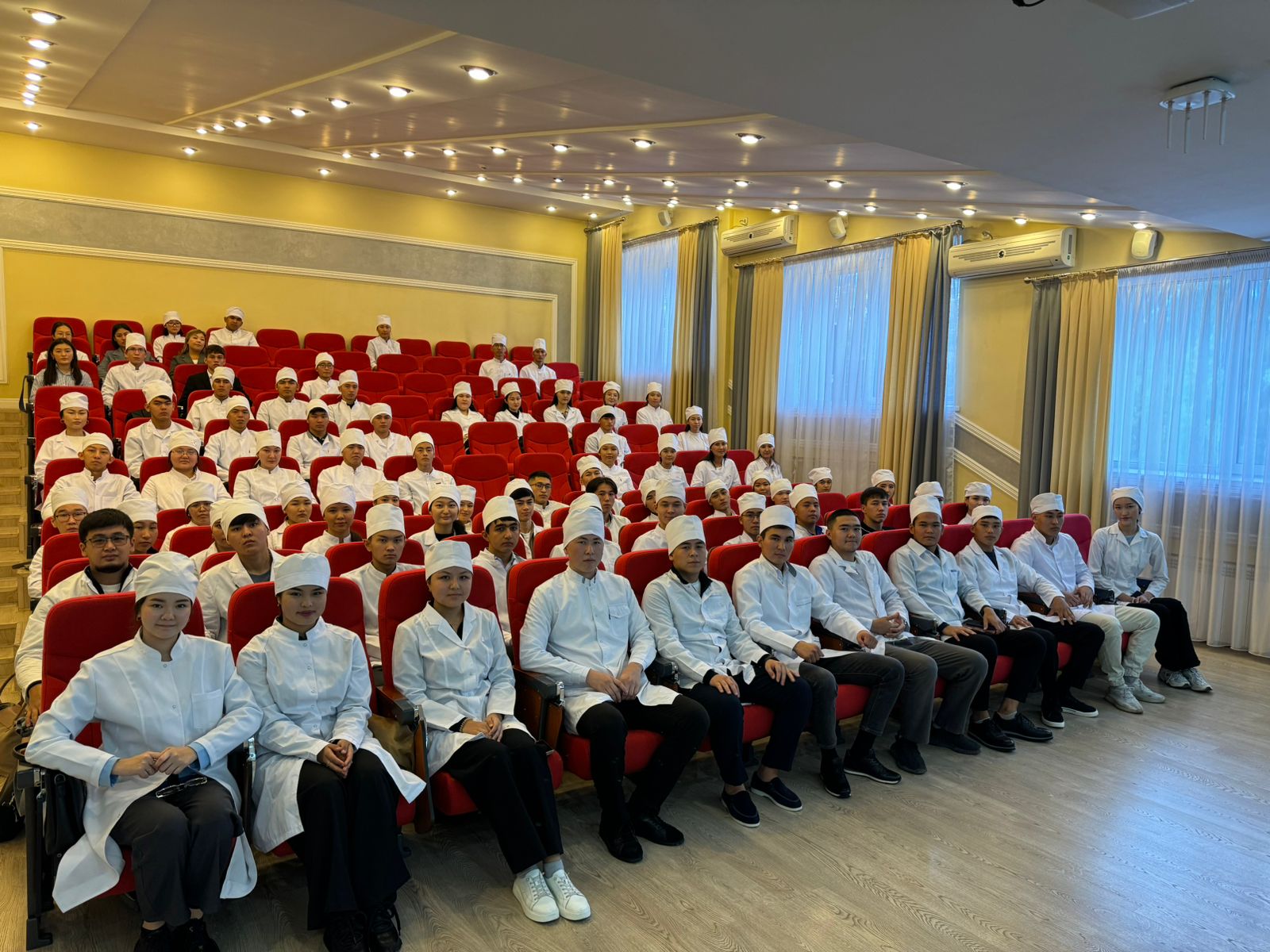 Школа стоматологии завершила ознакомительные встречи с первокурсниками