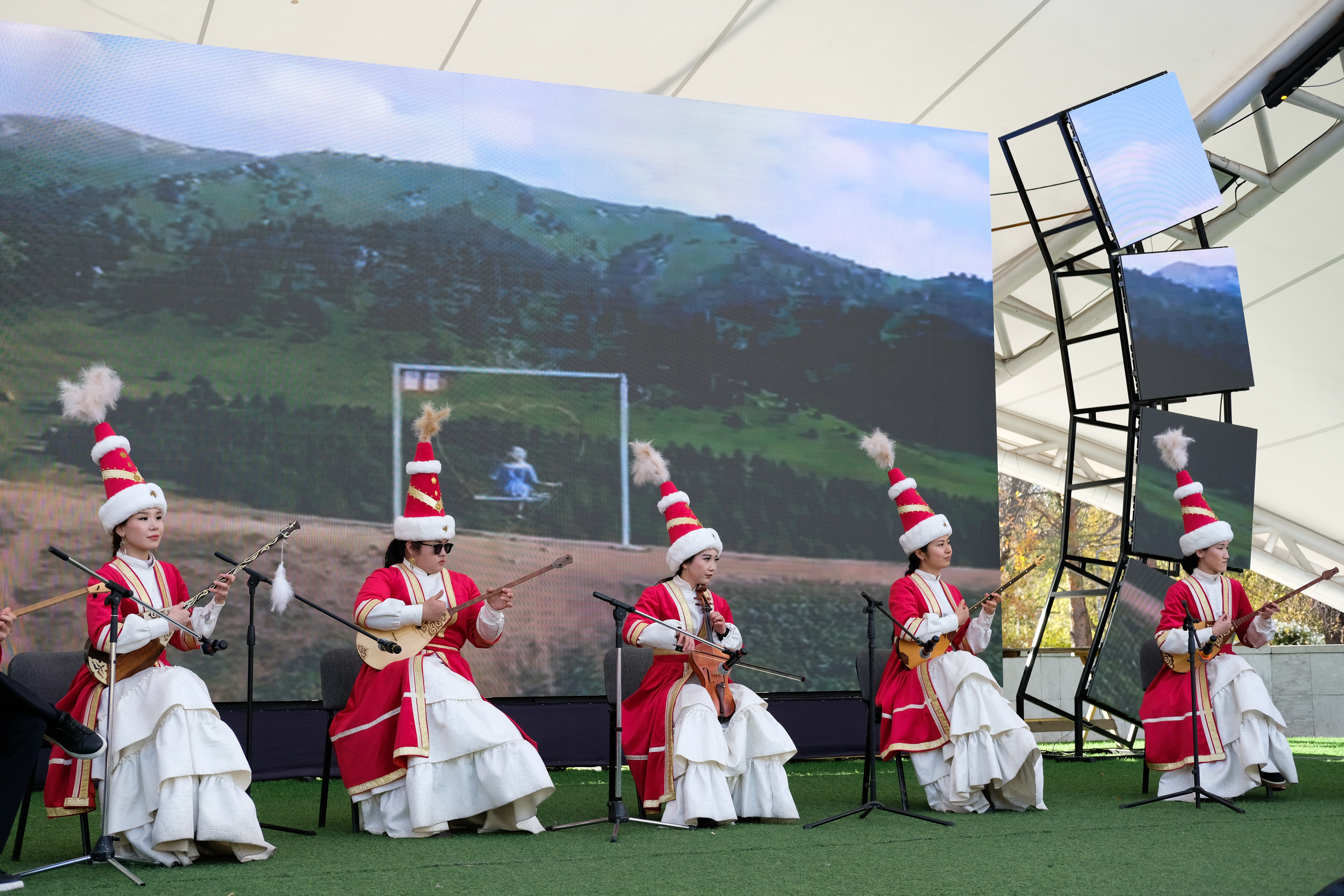 Қарағанды медицина университетінде бірінші курс студенттерін салтанатты қабылдау рәсімі өтті