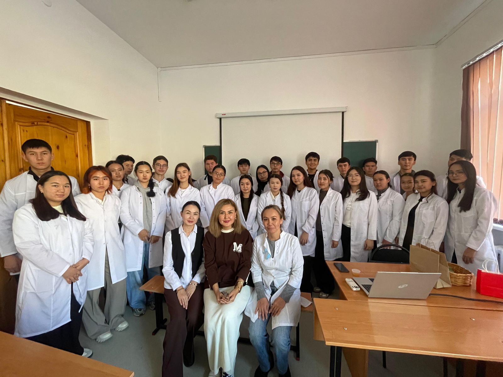 "From Honey Drop to Sweet Success": How Bee Magic Mesmerized Students"