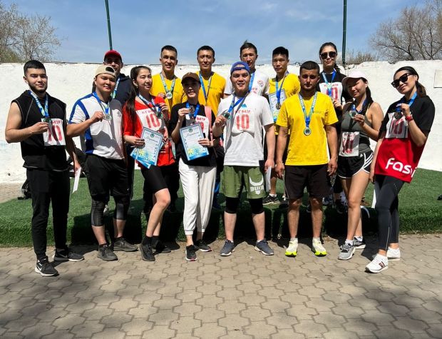 Университет қызметкерлерін құттықтаймыз